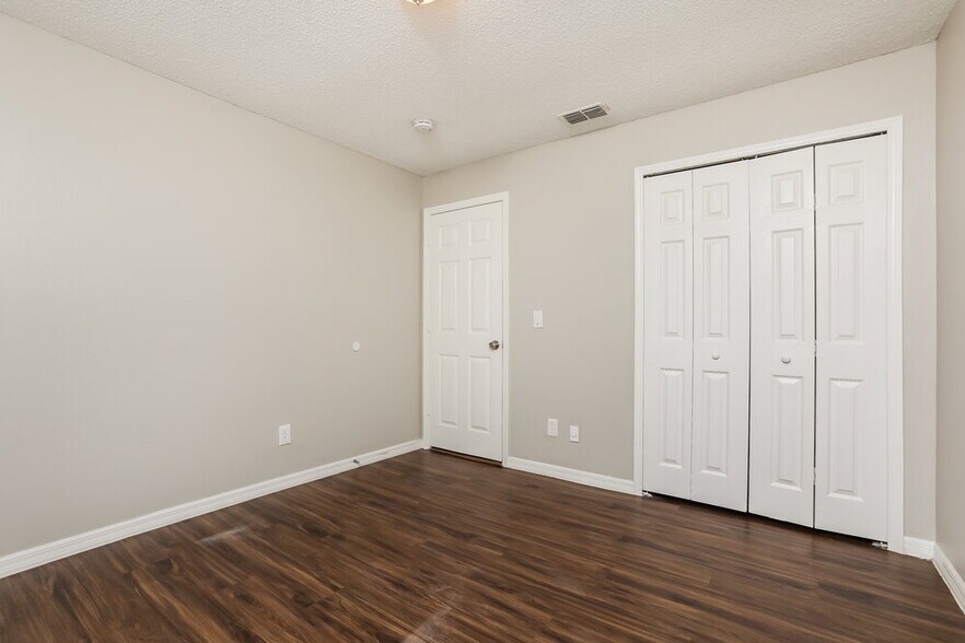 Building Photo - 13709 Valleybrooke Ln