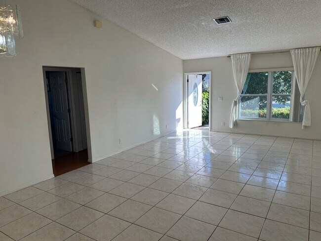 Building Photo - 3291 SW 4th St