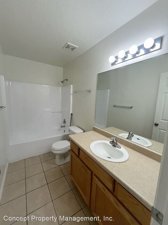 Building Photo - 2 br, 2 bath Apartment - 374 East 5450 Sou...