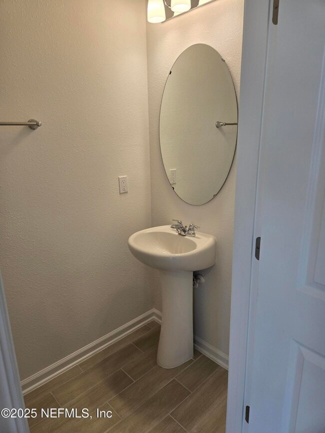 Building Photo - 203 Brandon Lks Dr