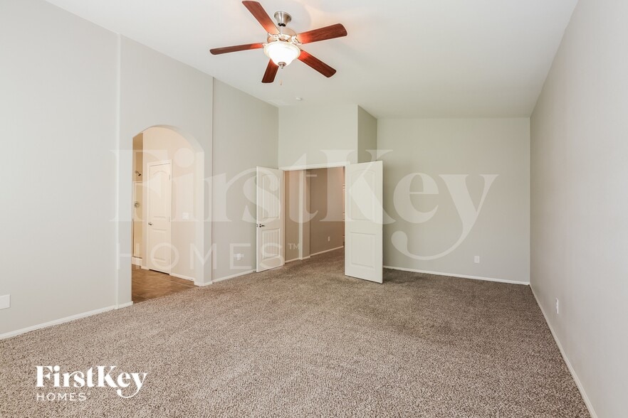 Building Photo - 6137 River Belle St