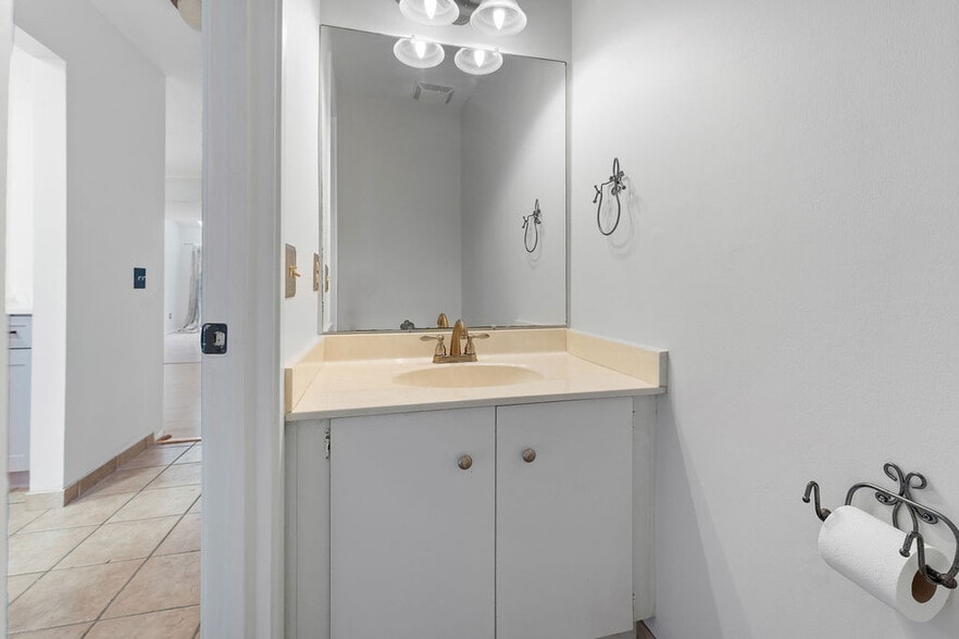 Building Photo - 14413 Long Green Dr