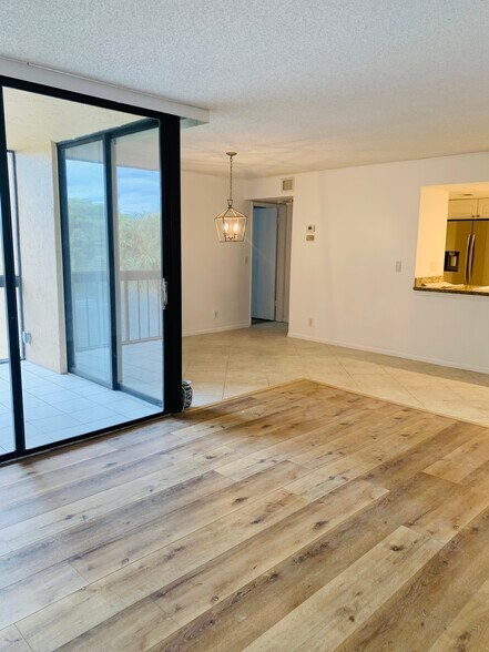 Building Photo - 950 Egret Cir