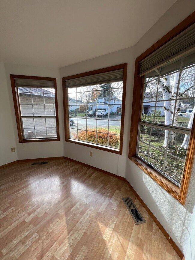 Building Photo - 3 Bedroom Home in Troutdale
