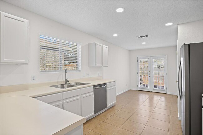 Building Photo - 806 Calico Dr