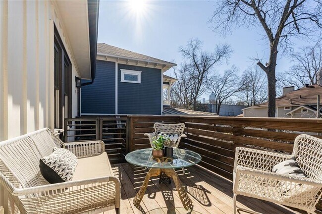 Building Photo - 724 Charles Allen Dr NE