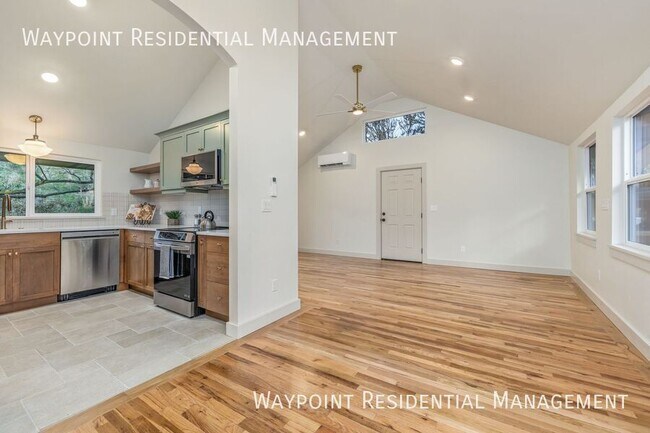 Building Photo - 2989 S Ivy St