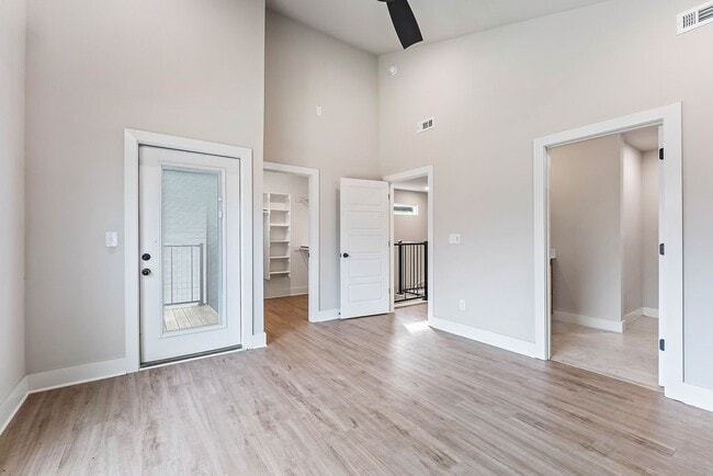 Building Photo - 491 S Happy Hollow Rd