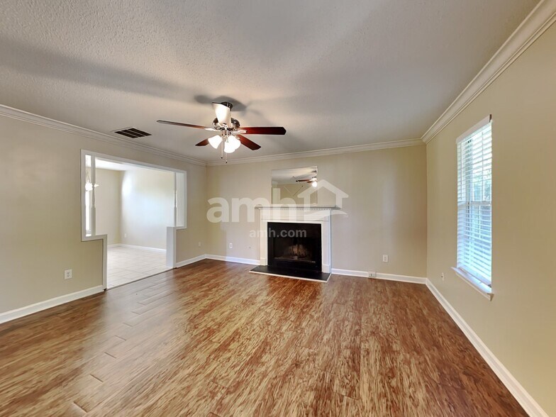 Building Photo - 131 The Esplanade Way SW