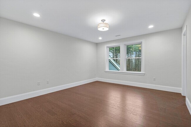Building Photo - 15 Lily Pond Ln