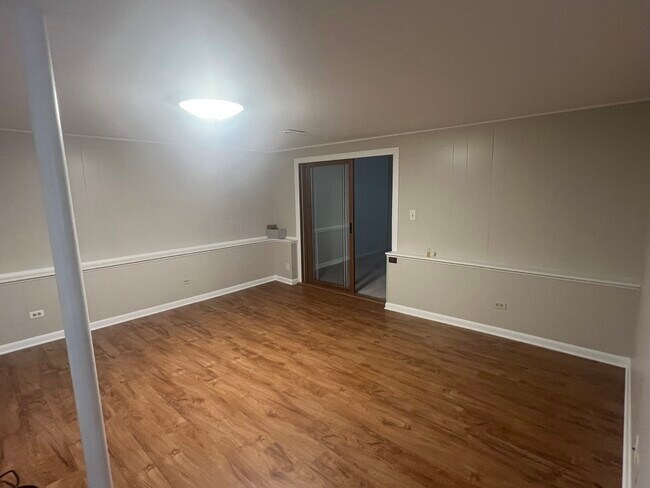 Building Photo - 204 Basswood Dr