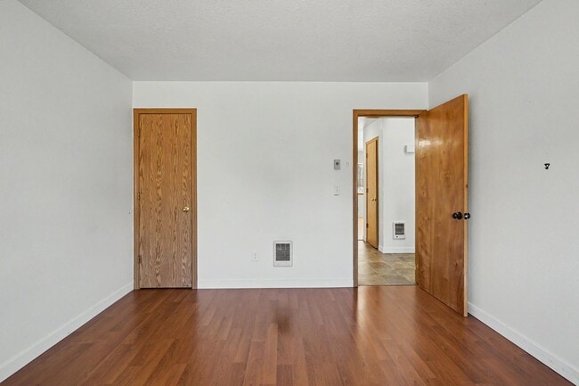 Building Photo - 5260-5262 Springcrest Drive