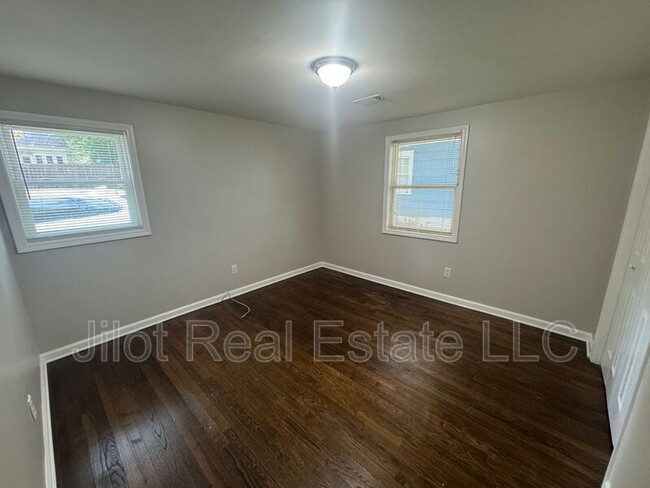 Building Photo - 1370 Clermont Ave