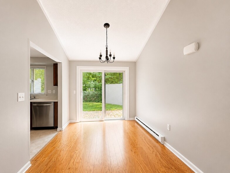 Building Photo - 9 Oakview Dr