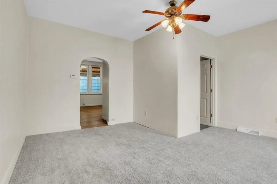 living room - 3240 Rothpletz St