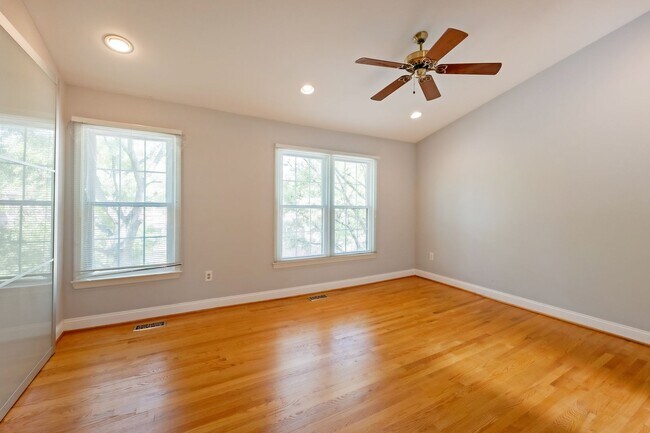 Building Photo - Great 3br 2.5 Bath Townhome in Rockville MD