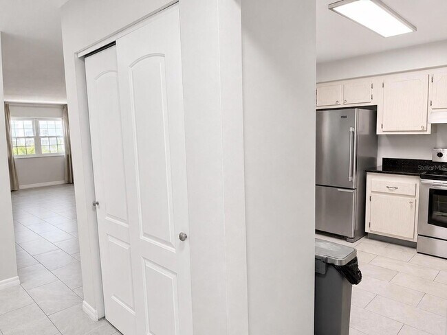 Building Photo - 1706 Belleair Forest Dr