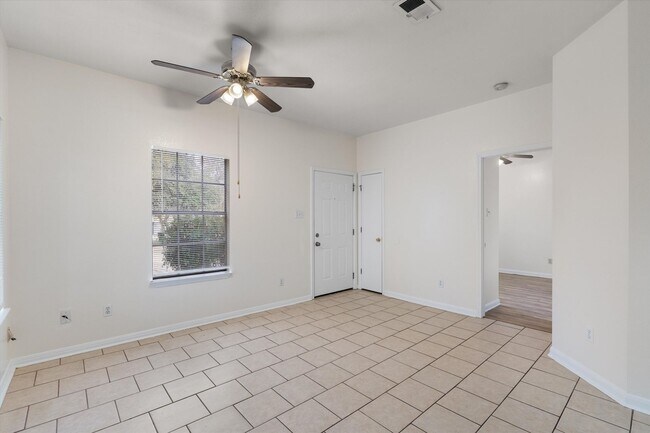 Building Photo - 2908 Whisper Oaks Ln