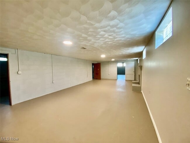 Building Photo - 456 Sunset View Dr