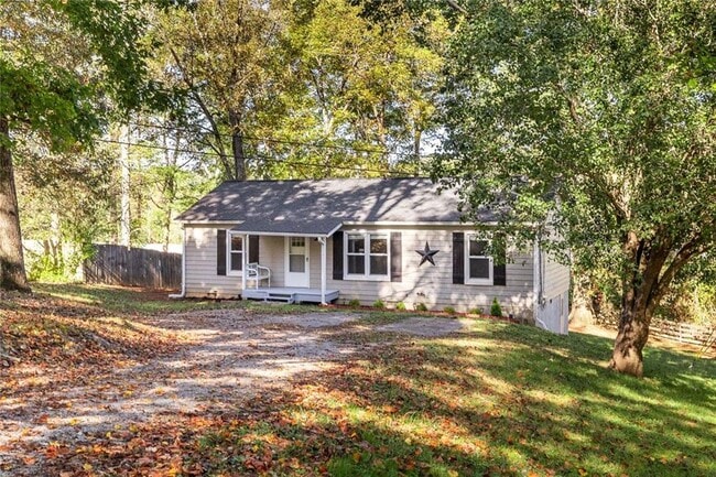 Primary Photo - 255 Lowry St