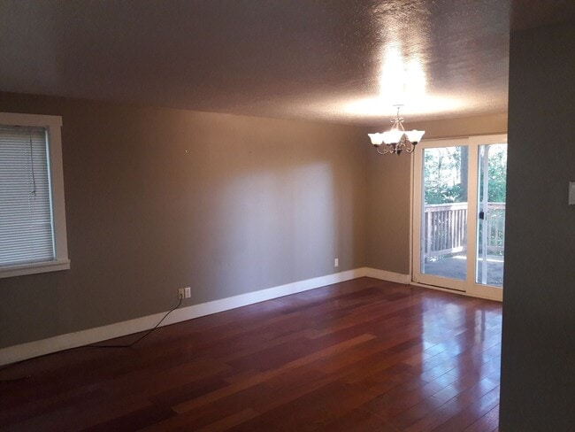 Building Photo - 4 Bedroom 3 Bathroom South Hills home Near...