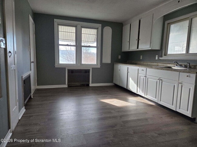 Building Photo - 434 Hickory St