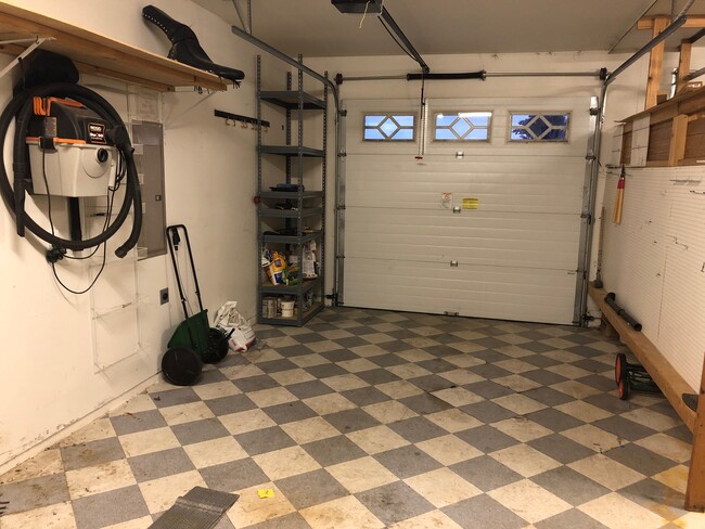 Building Photo - 525 S Glenmoor Dr