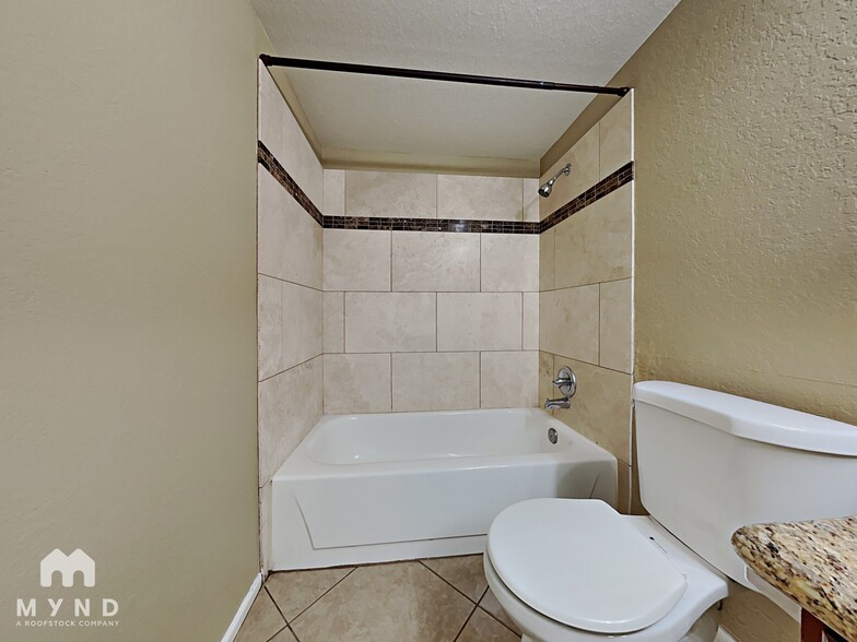 Building Photo - 10037 E Stella Rd