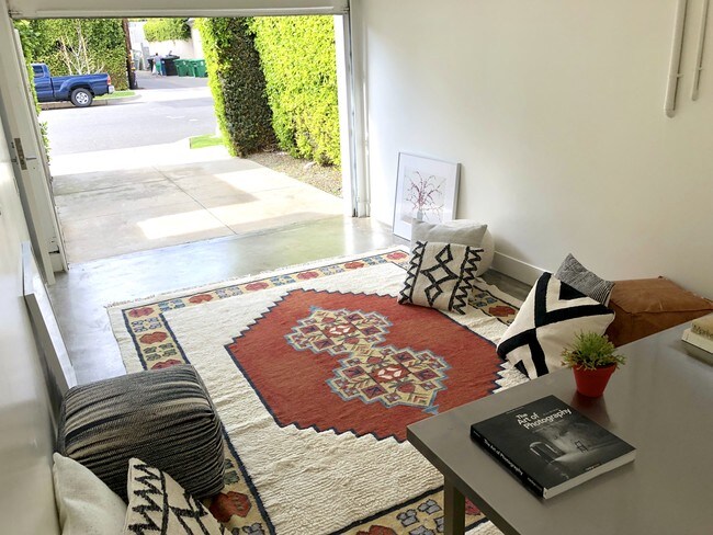 Bonus Room, Converted Garage - 522 N Roxbury Dr