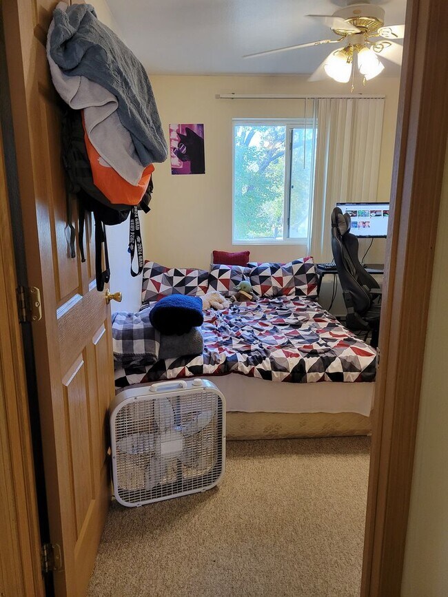 Building Photo - 5 Bedroom Duplex Unit