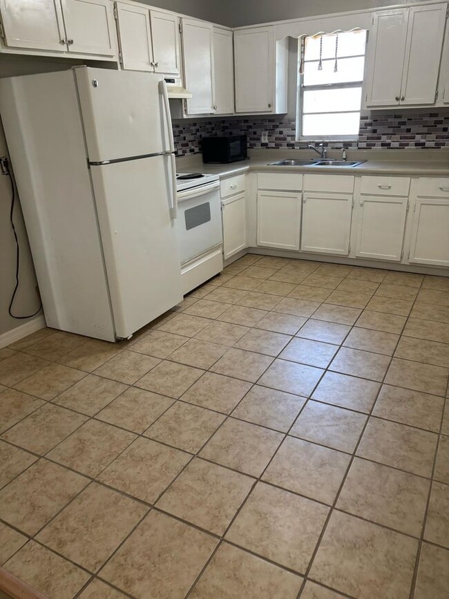 Building Photo - For Rent – Cozy 2 Bed / 1 Bath Home in Zephyrhills