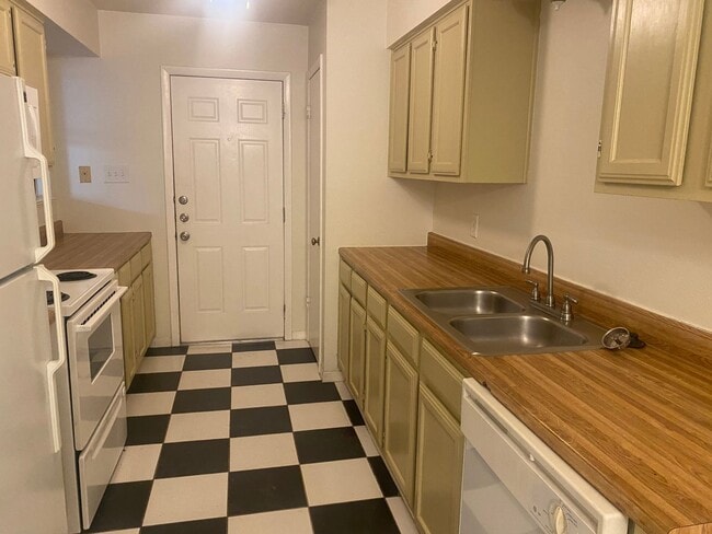 Building Photo - 5302 Avenue G