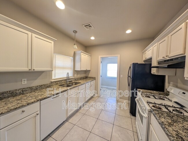 Building Photo - 2235 E 10th St