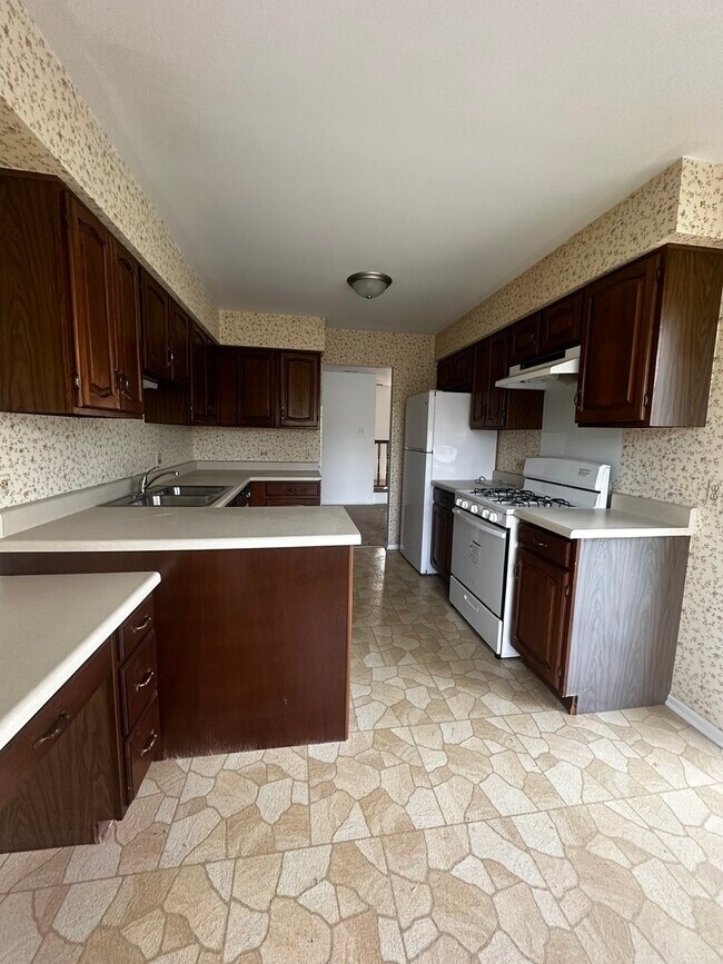 Building Photo - 1327 Coventry Cir