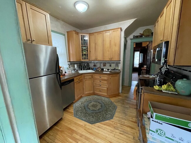 Building Photo - 4 Bed Home in Hidden OASIS!
