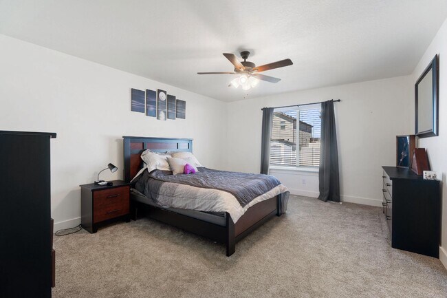 Building Photo - 1841 E Magnolia Cir