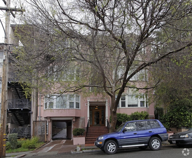 Primary Photo - 370 Belmont St