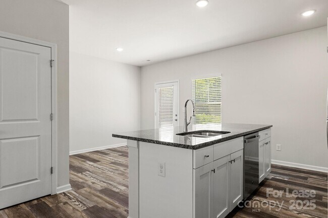 Building Photo - 117 Dogwood Vlg Trl