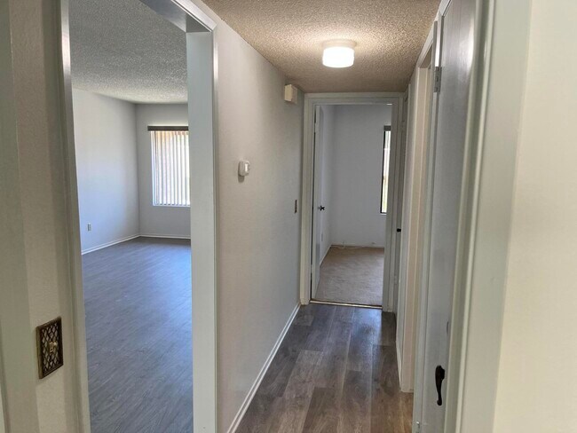 Building Photo - 47974 Oasis Ct