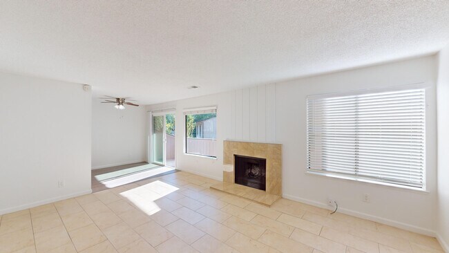 Building Photo - 33 Clay Ct