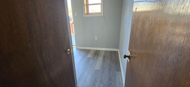 Building Photo - 2 Bedroom Apartment