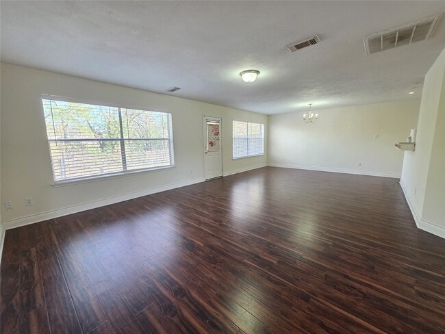 Building Photo - 8126 Golf Green Cir