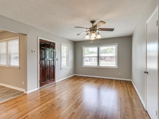 Building Photo - 710 Highland Pkwy