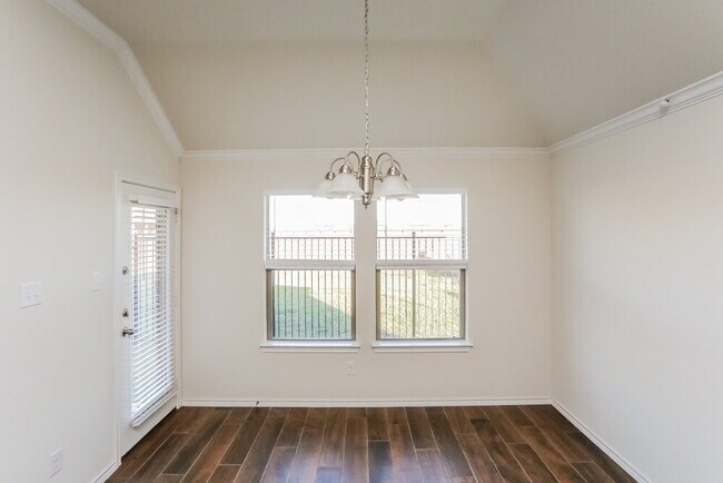 Building Photo - 605 Long Prairie Dr