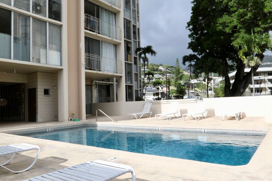 Building Photo - 1702 Kewalo St