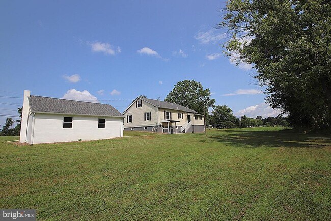 Building Photo - 12113 Walnut Point Rd