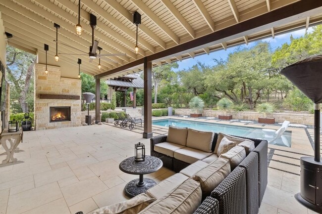 Building Photo - 1909 Knights Chance Ln