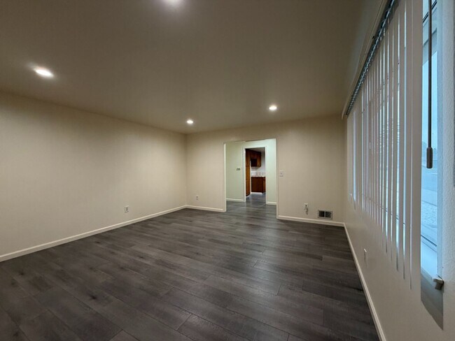Building Photo - 745 Cedar Dr