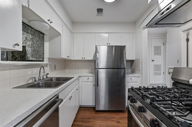 Building Photo - 2616 Audubon Pl