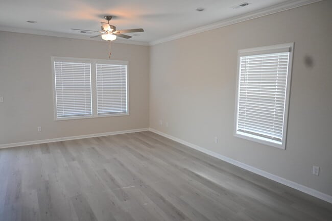Building Photo - 692 Manitou Cir
